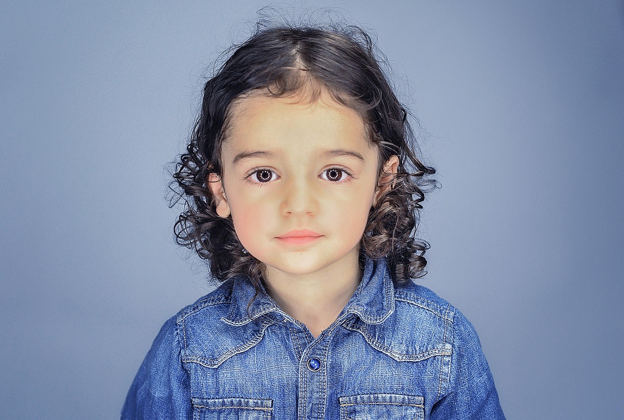 逆光で魅力的なポートレートを撮る子供の撮影テクニックは？