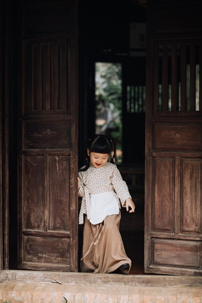 子どもが公園で遊ぶ姿を上手く写真に収めるコツは？